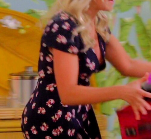 Young.and.Hungry.S04E01.Young.and.Hawaii.iT1080p.DCMagicafb7a2ae9d8089e7