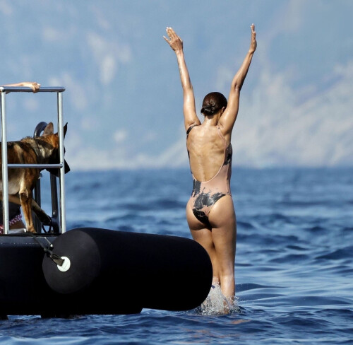 ZS 22594f12bf476dca715