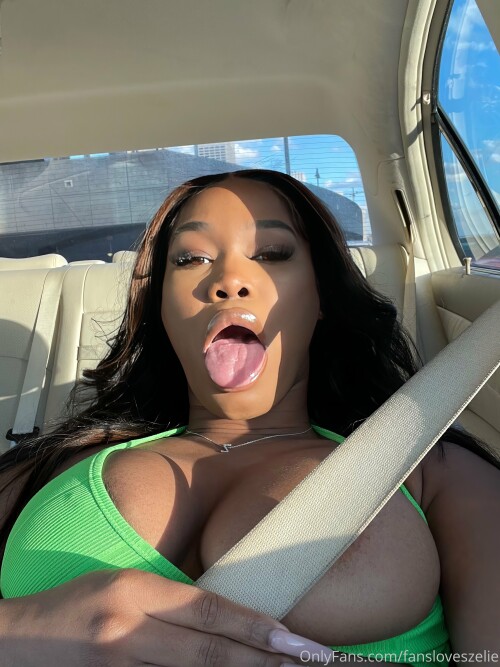 Zelie 5857bef032c933415