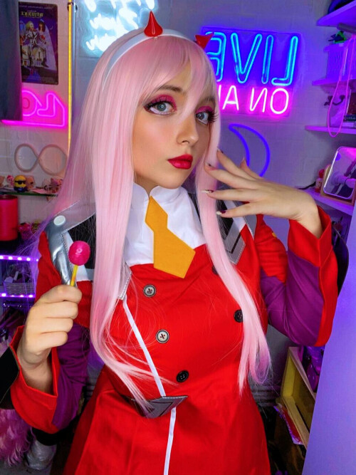 Zero Two 5b74cfbc658682b68