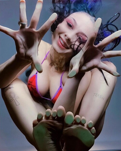 Zheani2 Feet 5476818