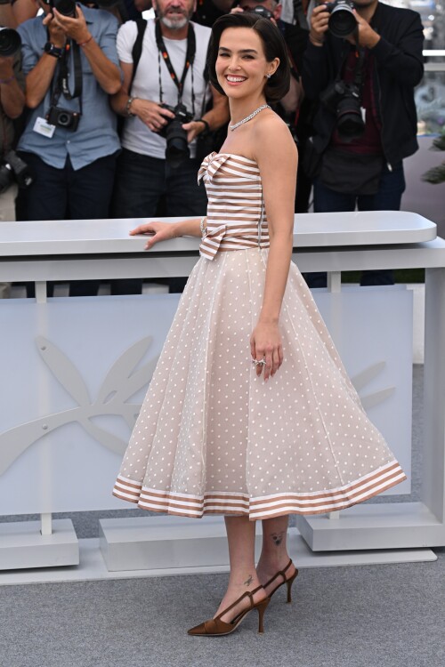 Zoey Deutch 004e9794c61c0b7bebe