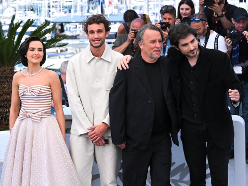 Zoey Deutch 008cb4de6ca853fc10c