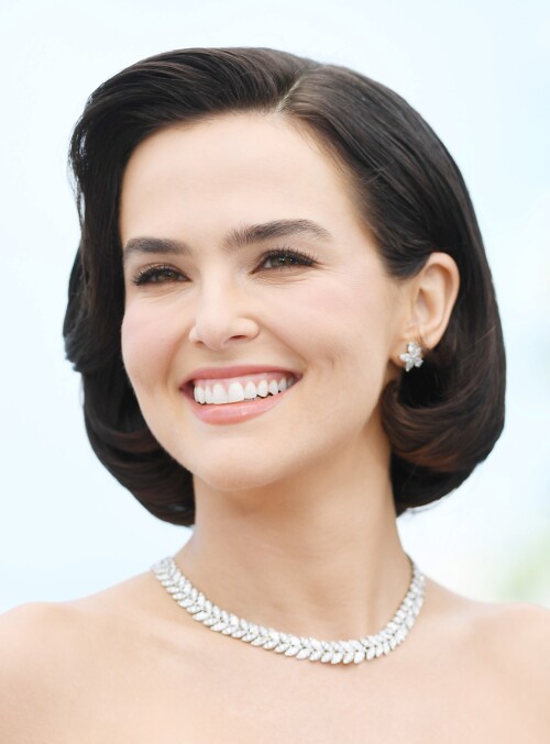 Zoey Deutch 049d428fd402e3120c1