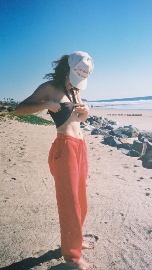 Zoey Deutch Hard Nipple 3496dfa99b3d0b303