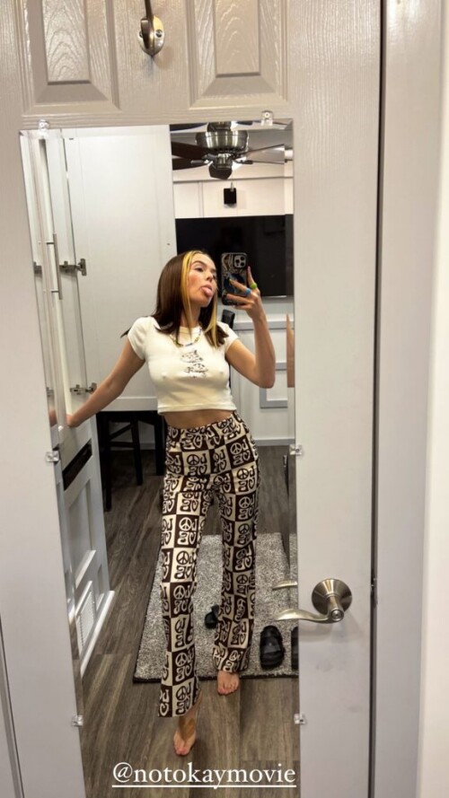 Zoey Deutch Hard Nipples 576x1024b42112e118edfc8f