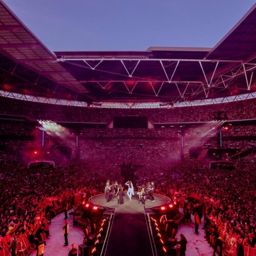  WEMBLEY NIGHT 1 READY FOR ROUND 2 TONIGHT SEE YA THEREEEEEE 7d2f9878a858c0dba