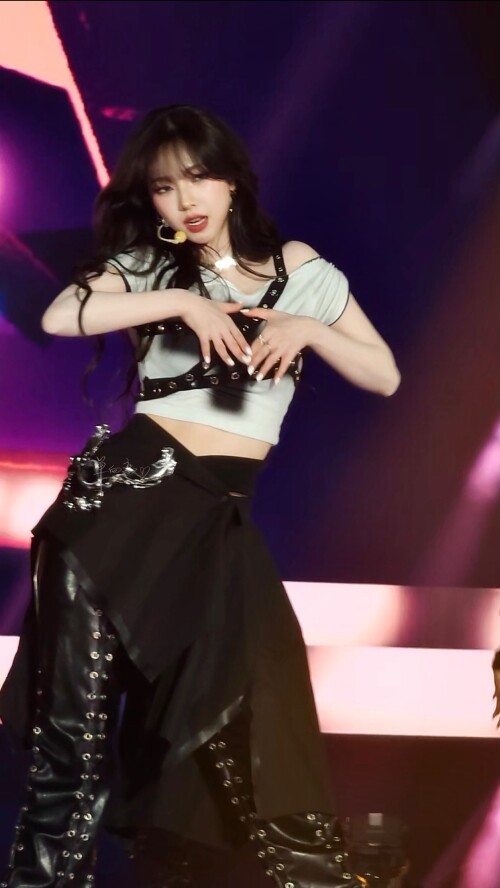  1875580221417779604 25a179150837e4d6b