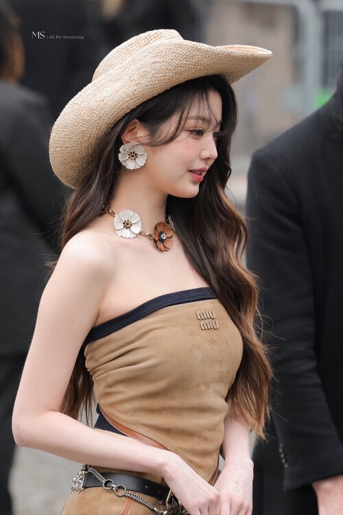  1899777109041516980 26f6d4092950b8164