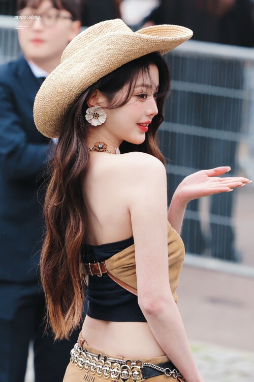  1899778300970438772 418177448f1af7cef