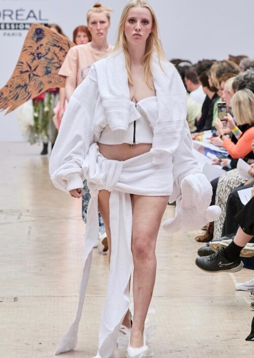  20240602 233739a136aa7b54c43136