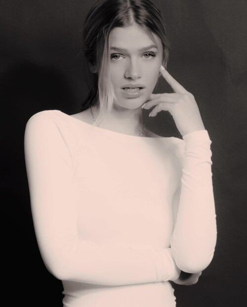  sarahhandss 42d2854a375944752b