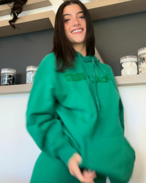  socialtouristcofounder november dro...p0 eab4953f e57b 4ed3 bfd4 2cdf346f060f