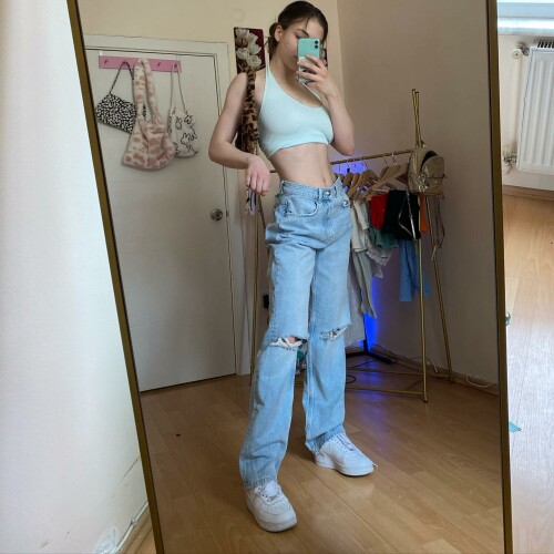 a 372814156551de1999