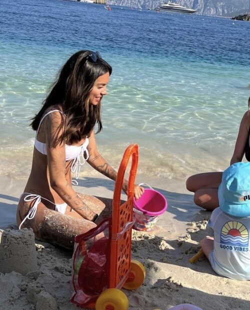 a24a916f9407f8d05152f45d261c4f873d592b6d6f78b9e8