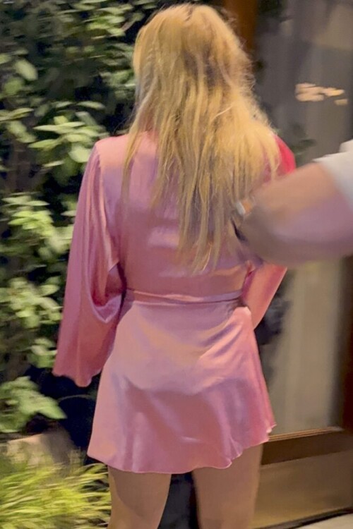 addison rae pink satin mini dress nyc 003 667x1000db962e3301bc4d45