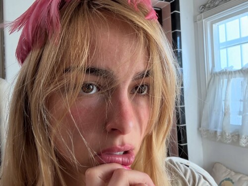 addisonraee-photo-DOl_dRwErq0-20250914_150036_547815089f26f4bae7661a3c6