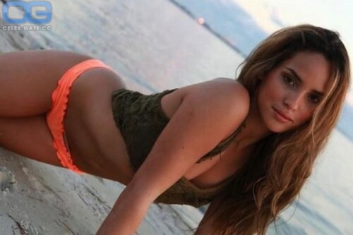 adria-arjona-bikini-432228.jpeg