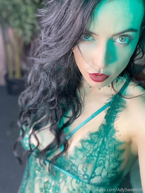 adysweetmfc 01 04 2020 28747455 Green ....it s distracting in all the best ways..