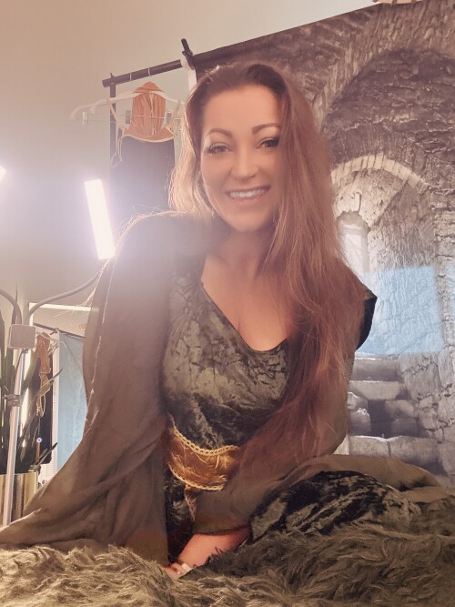 akaDaniDaniels 1893290951612760277 01657f31f66b50874b