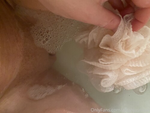 aleahjasmine 2020 08 11 96327095 Let s get wet sending you some morning finger fun un