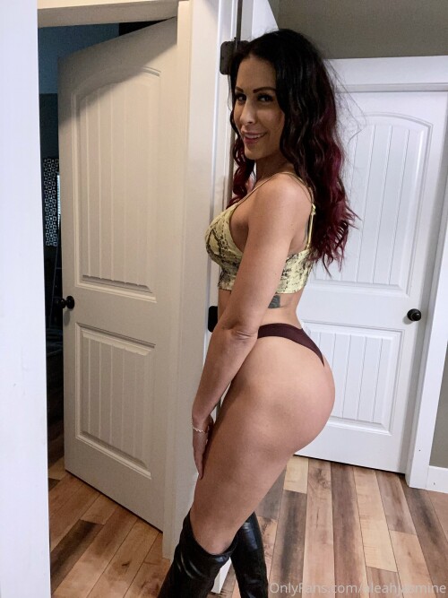 aleahjasmine 2020 11 29 1350873682 Booty and abs on fleek