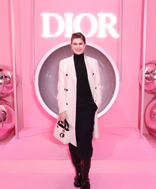 alex2c83330dc4ca6bffe