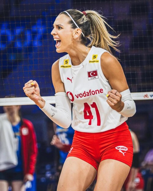 alexia carutasu v0 4rwnyn3r7mff1dcfc25b0b7a57d2a