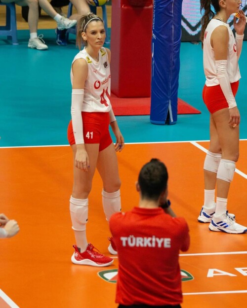 alexia carutasu v0 6y1hresr7mff1614cb45fda5e978f