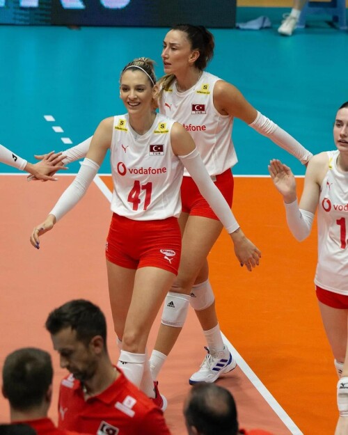 alexia carutasu v0 cu547jvr7mff1ccf5556a5f7b0c00