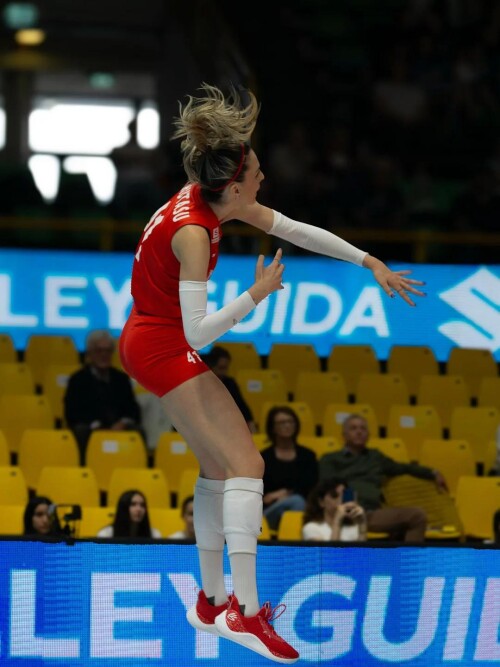 alexia carutasu v0 mnmiibyr7mff1a68a598ac6cea2e3