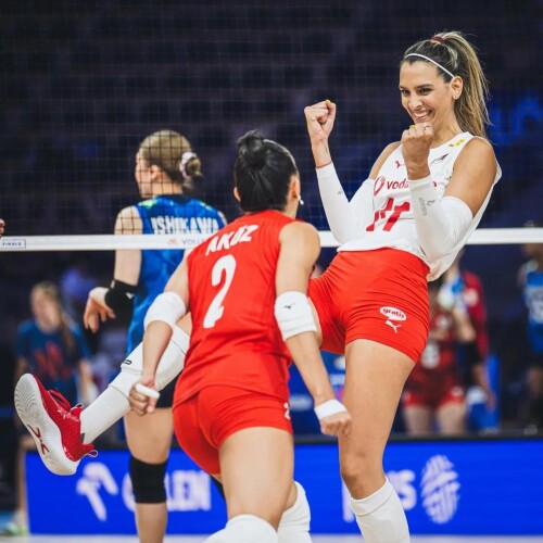 alexia carutasu v0 t1kge22s7mff15834df073e1acf08