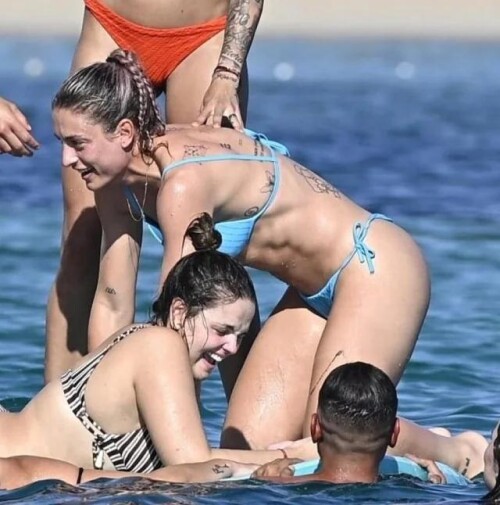 alexia putellas in ibiza v0 igiogpgm95kb1459146ba68e87866