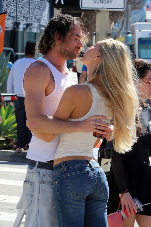 alexis-676e41a6150b05f8aa