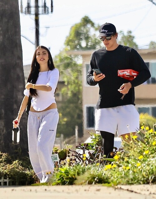 amadbwhitesdreds 15a720c3221d69e34a