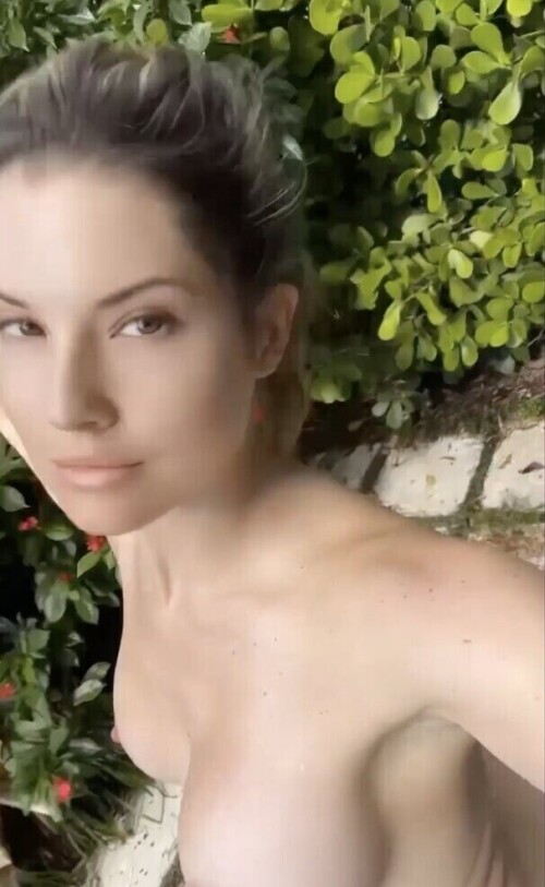 amanda cerny 31698912de32dcb34c37