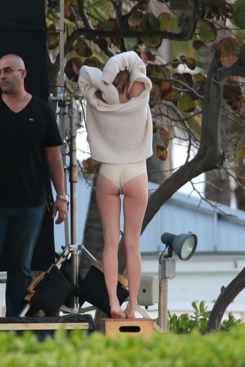 amanda seyfried in swimsuit on the set of a photoshoot in miami 28