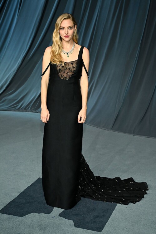 amanda2 5af985115bd0e1aef