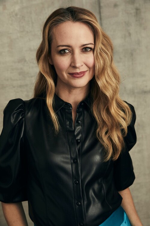amy acker 2023 winter tca portrait studio 7 4fab73b537ff35dd