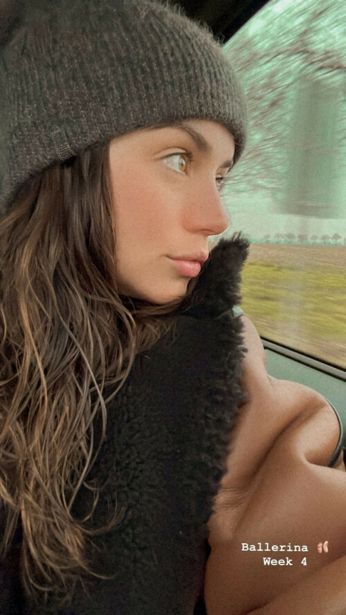 ana de armas 12 18 2022 1