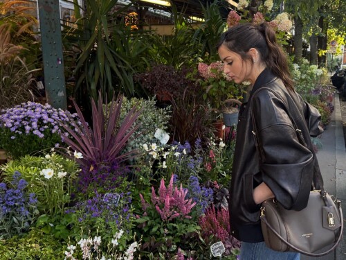 ana_d_armas_1759729592_3737205151753967378_145725819098a954425474a30