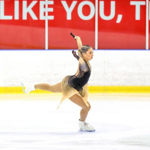 angelina miklos american figure skater v0 z012z8s4uepf193aefdf2aa9681ed