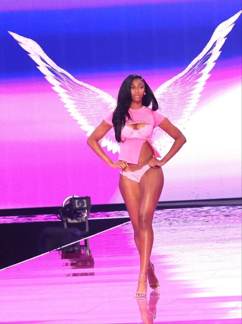 angelreese52025 10 17 06 12 3243da0b7b 6c8b 41eb 8199 73d4cbec59973bfd81e45a5f76f8