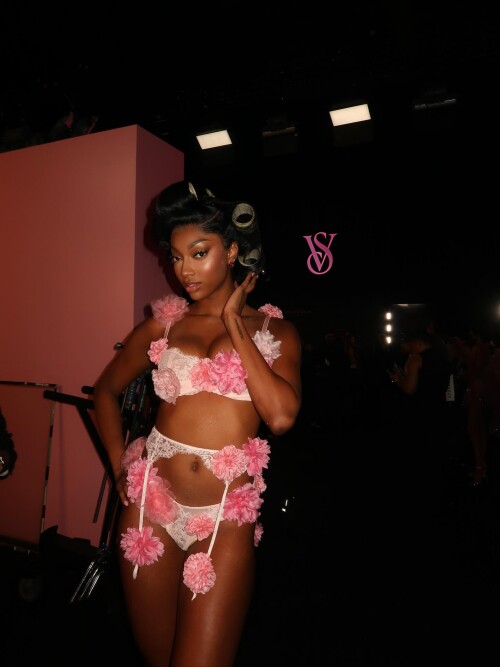 angelreese52025 10 17 06 12 32bc715cc3 3789 4136 af8a 1cf50ba4b842862d2f782f1971e4