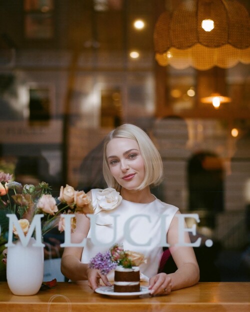 annasophiarobb 2025 03 07T202308.000Z 26761df757b257b54