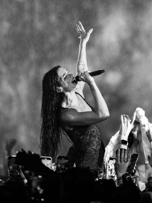 anonimostory.com Instagram dualipa 3662720426418092870 123311950bc895736ee28d2a