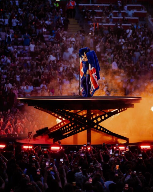 anonimostory.com Instagram dualipa 3663471650272553210 12331195a2f11d9a2439157d