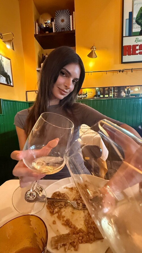 anonimostory.com Instagram emrata 36632710625070471885eea850efb9bcaa9