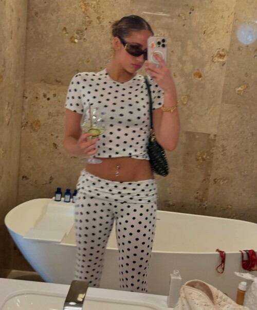 anonimostory.com Instagram tatemcrae 3666458278852040053 3362338857f554dc8ce45fbb4e1e8f1f1266db005