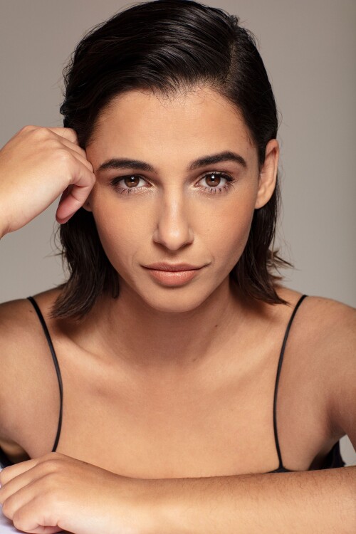 aoas naomi scott 2 164978895884bd6e18ede27ec4